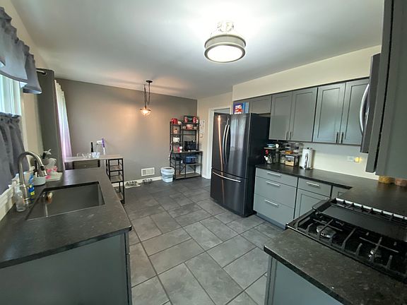 4th image of 701 S Villa Ave