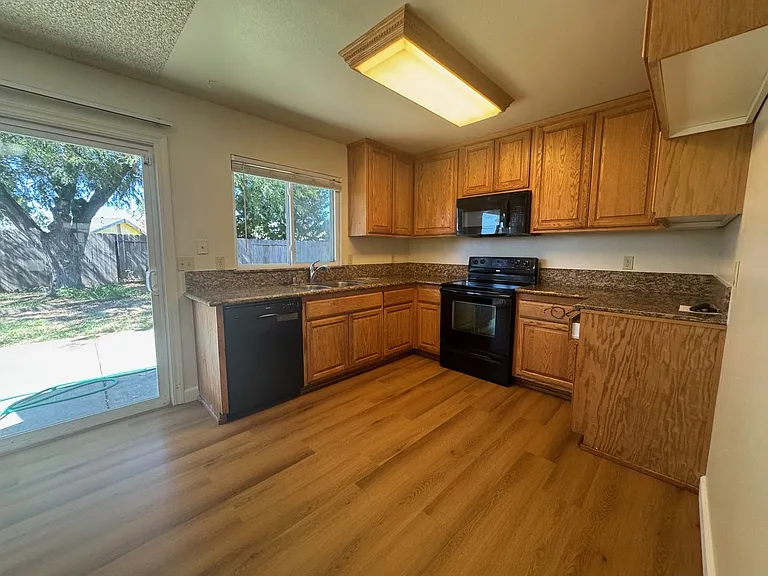 9457 Bravo Way — Photo 5