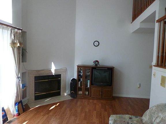 2nd image of 65 E Shrewsbury Pl