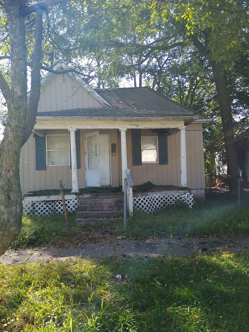 615 E Center St photo 1