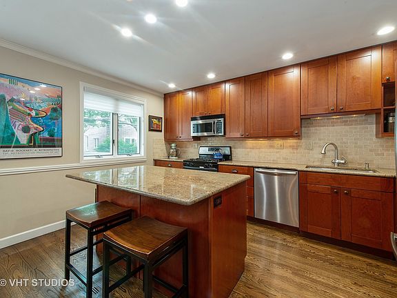 4th image of 1853 N Hudson Ave #3