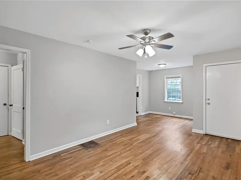1877 Sumter St NW — Photo 4