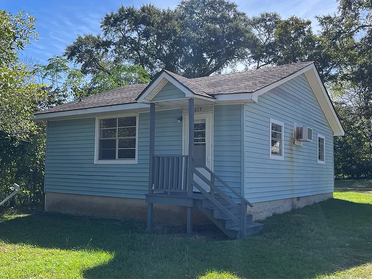 617 E Madison St — Photo 2