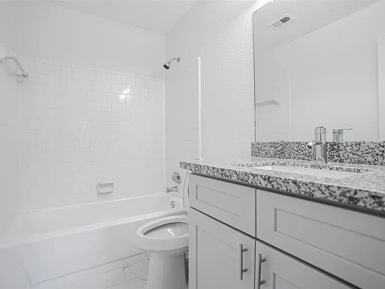 1103 W Brompton Dr — Photo 16