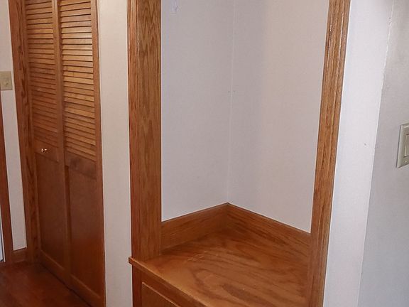 4th image of 307 Crestwood Ave