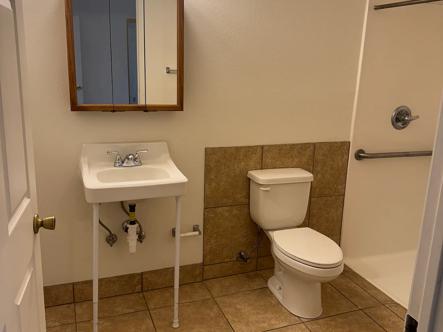 2 bed, 1000 sqft, $950 — Photo 2