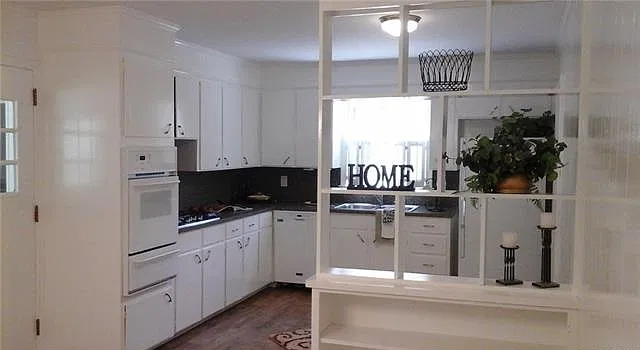 Renovated 3BR Bungalow in Desirable Windsor Park! — Photo 3