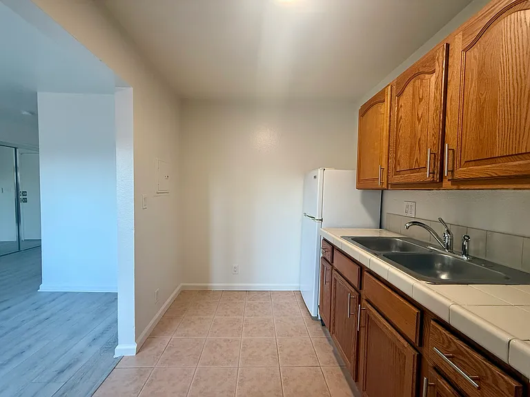 Marengo Apartments — Photo 16