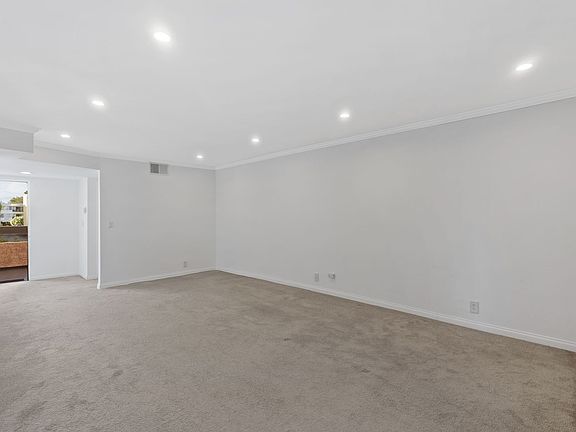 5th image of 11911 Magnolia Blvd APT 37