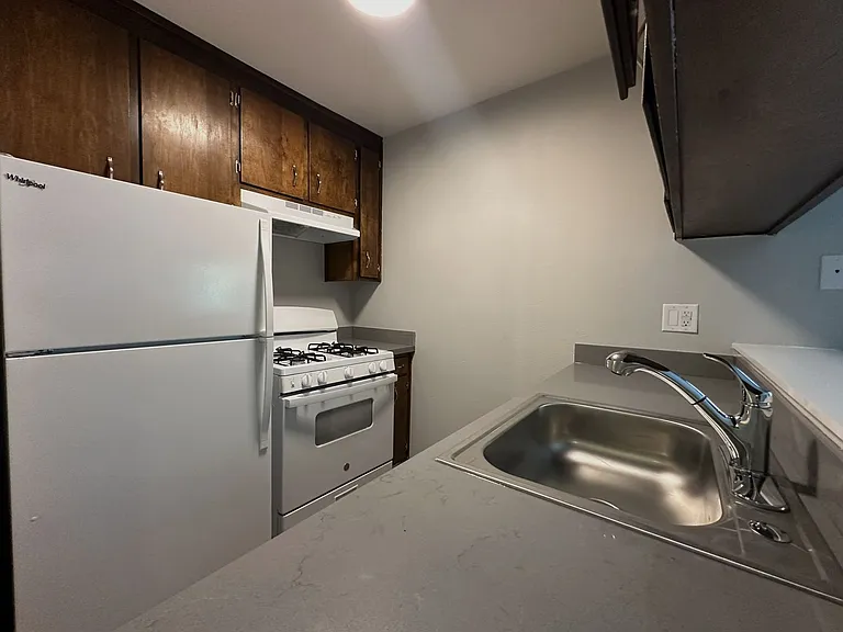 330 W Acacia Street — Photo 17