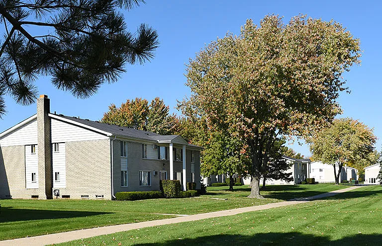 Sterling Park Apartments — Photo 11