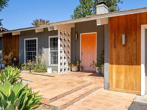5th image of 2208 Sunset Dr
