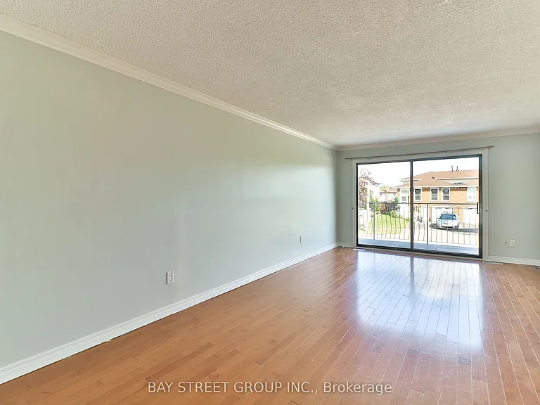489 Fergo Ave #UPPER — Photo 9