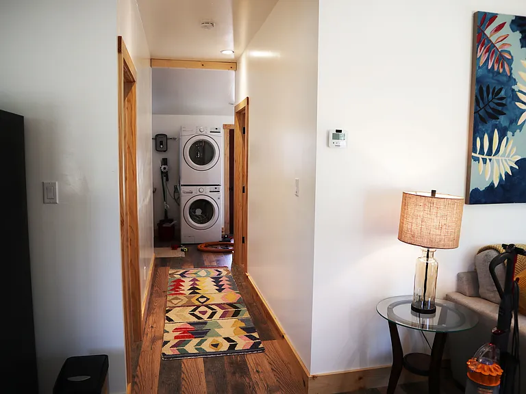 548 Campbell St — Photo 5