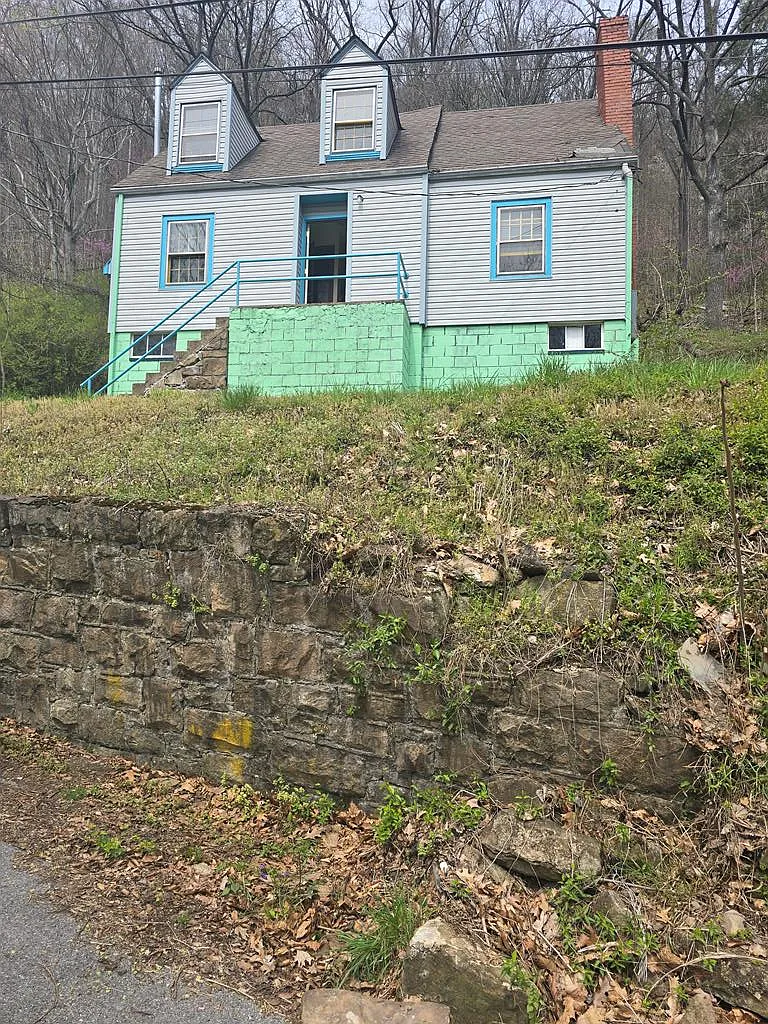 408 Fairview St photo 1