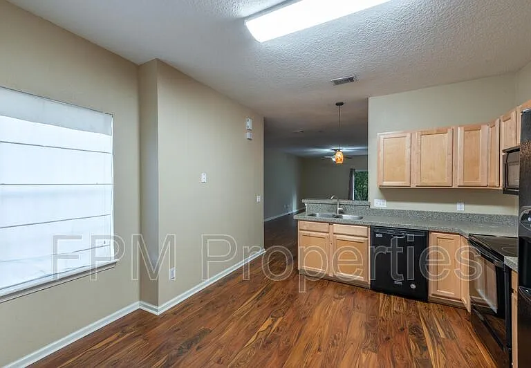 807 Scrub Jay Dr — Photo 16