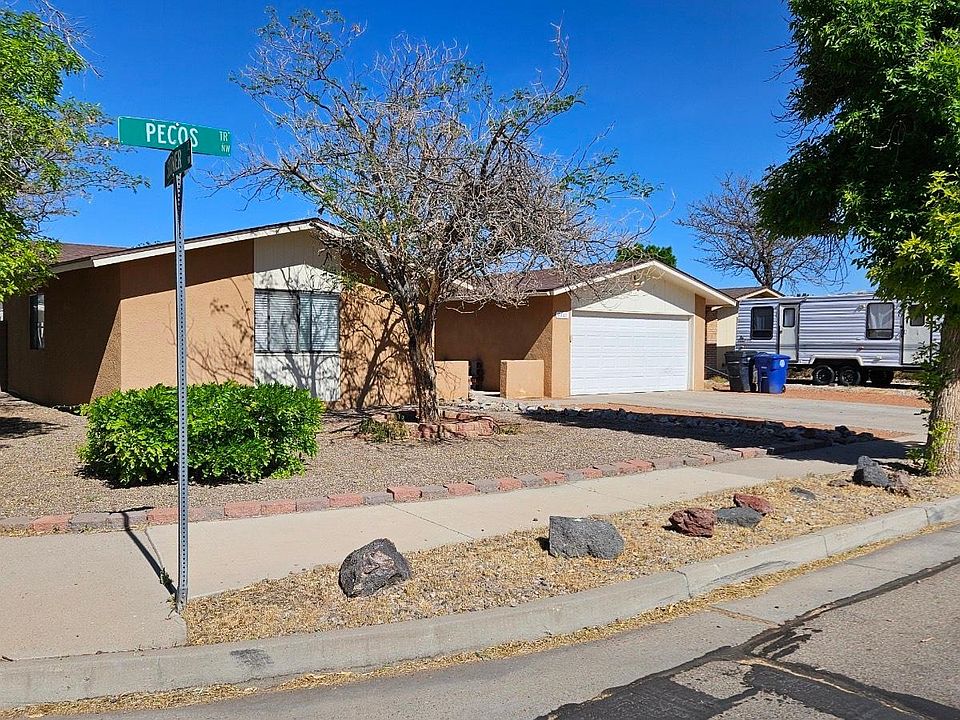 Corner lot, front view, 2 car garage and drive way parking, side yard access fence.