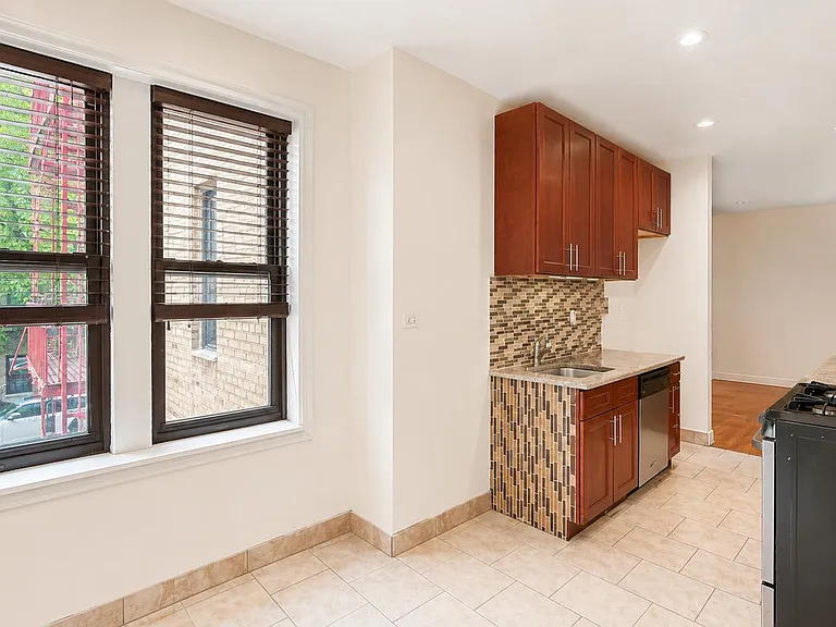 100 Arden St #2G — Photo 8
