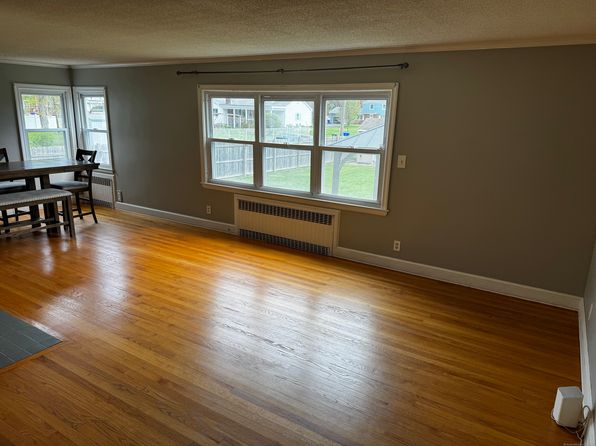 207 Ridgewood Rd, East Hartford, CT 06118