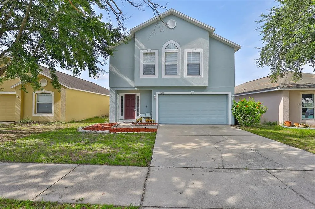 4 bed, 2.5 bath, 1945 sqft, $2,300 — Photo 1