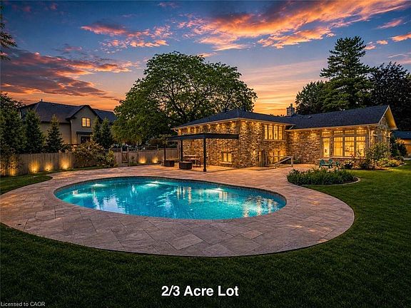 2nd image of 2076 Glenforest Cres