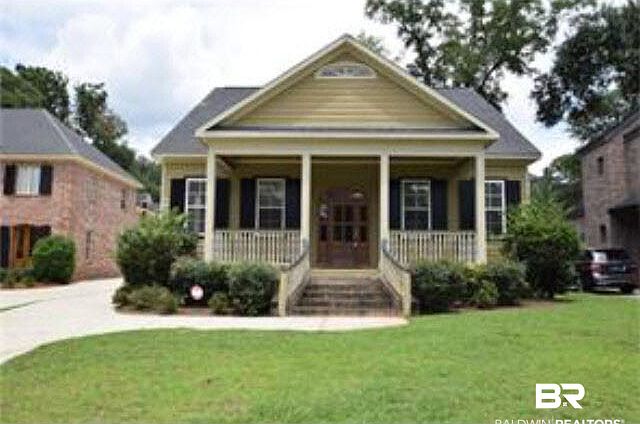 1st image of 61 Hawthorne Pl