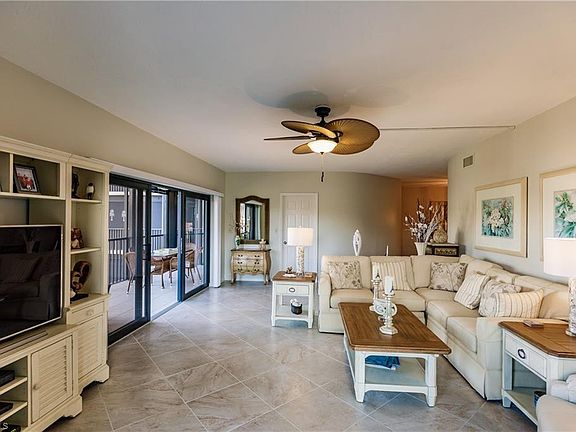 5th image of 961 Collier Ct APT 205