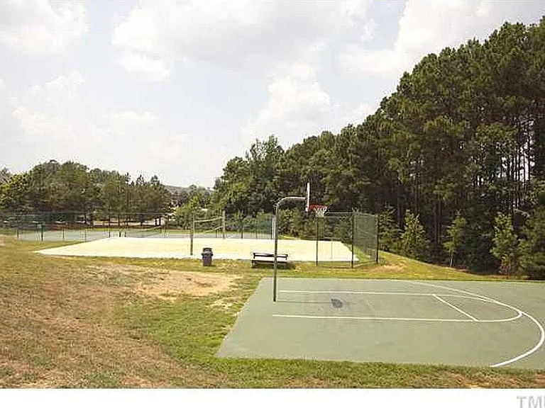Basket, volleyball and tennis courts