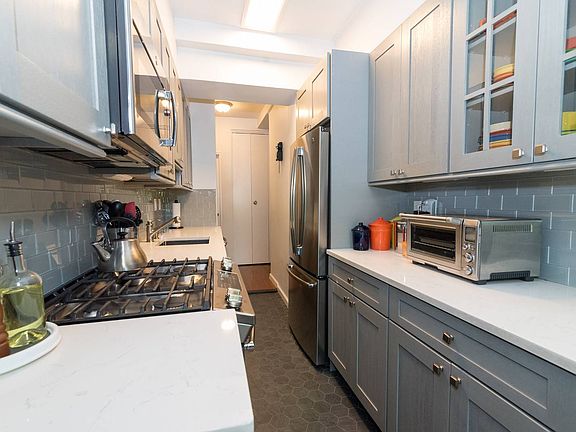 4th image of 80 E Hartsdale Ave APT 117
