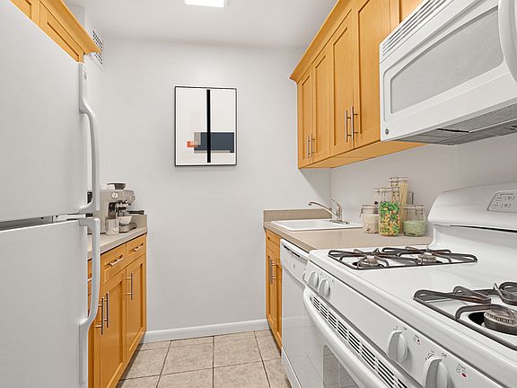 5th image of 353 E 83rd St APT 6K