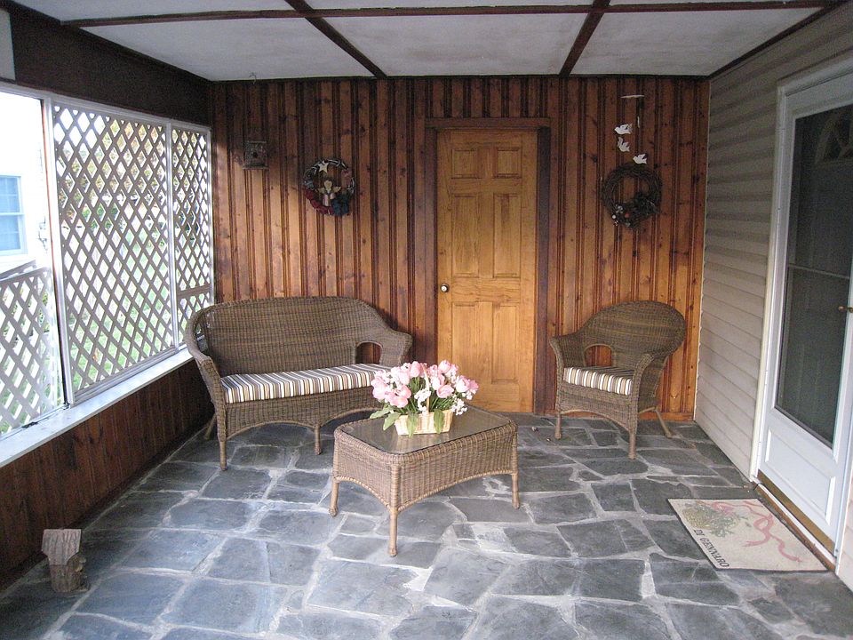 1st image of 51 Boxwood Ln