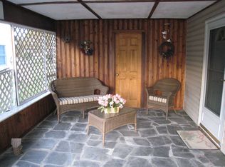 51 Boxwood Ln, Hicksville, NY 11801