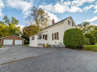 34 Flanders St, Auburn, ME 04210