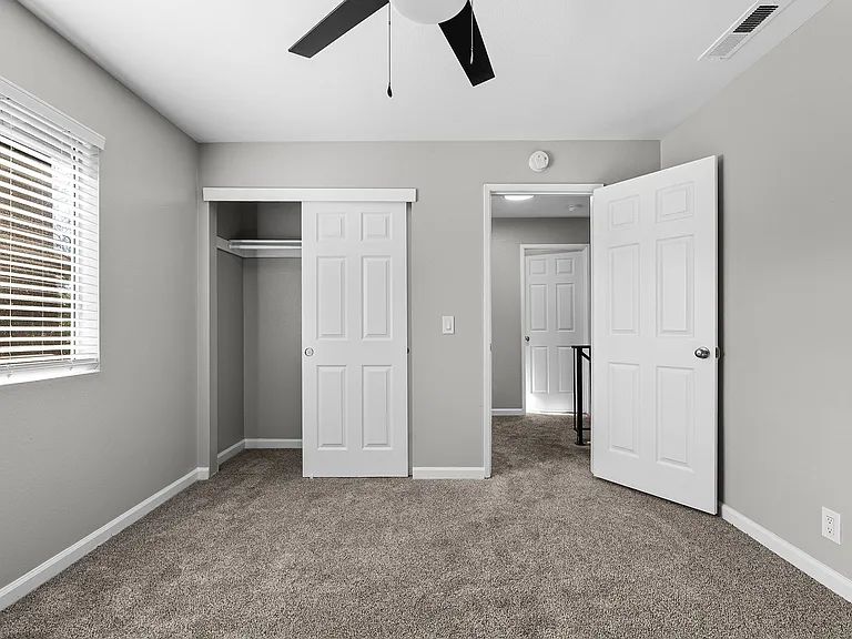 Newly renovated unit. Finishes in select units only.