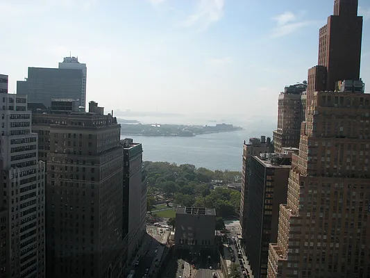 Rented by Luxury Property Group | media 75