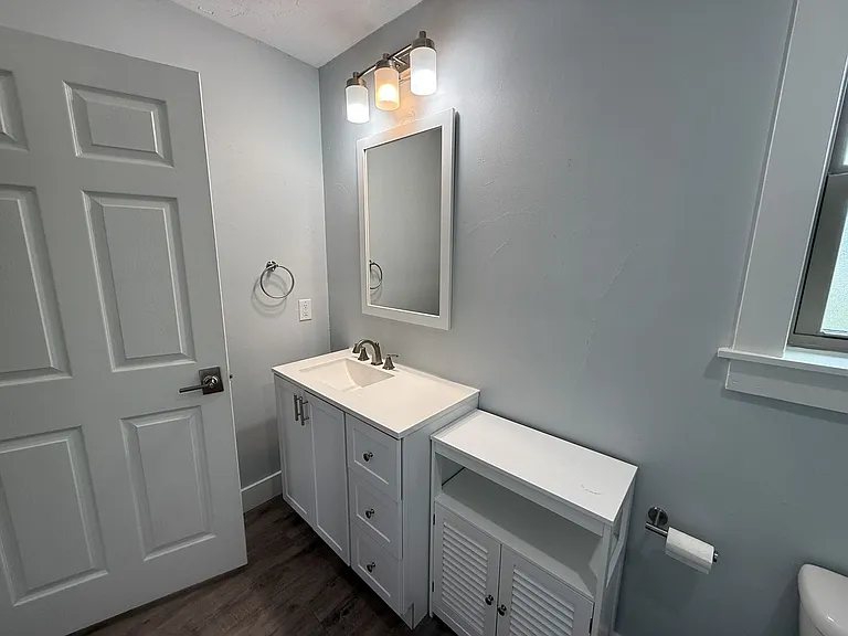 517 W Wright St — Photo 32