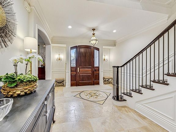 4th image of 1741 Monterey Dr