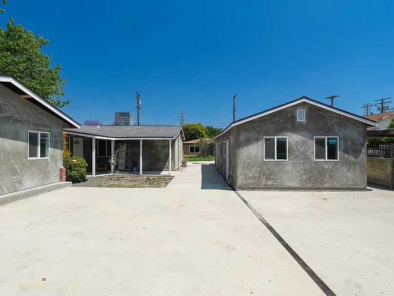 6858 Ira Ave — Photo 2