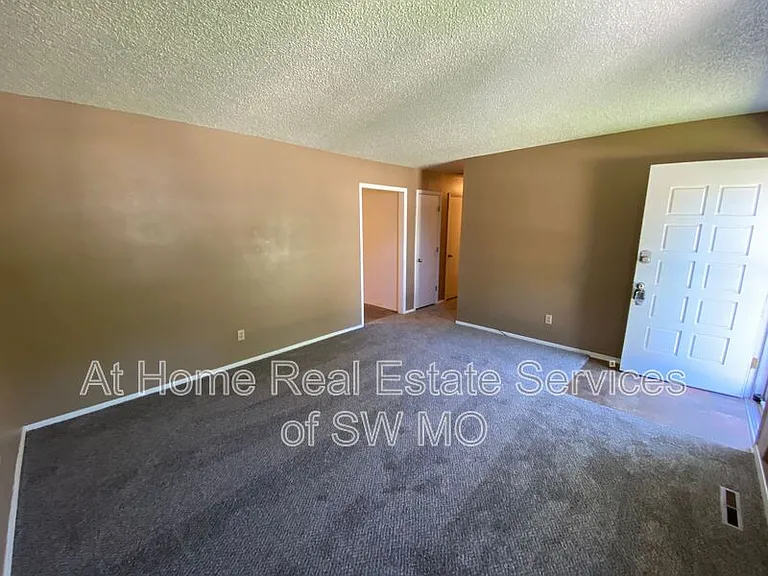 109 Aspen Cir — Photo 3