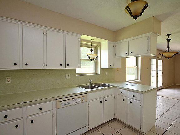 Quaint kitchen is light and bright!