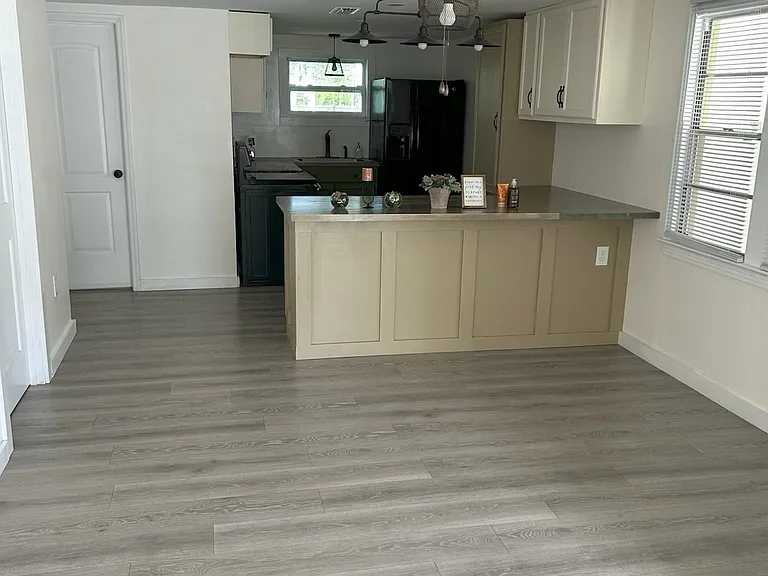 12 N Desoto Ave — Photo 2