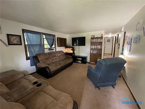 2nd image of 104 Superior St