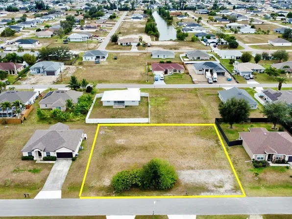 110 NE 11th Ln, Cape Coral, FL 33909