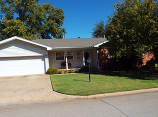 1415 Gholston Ave, Clinton, OK 73601