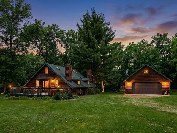 W1620 Cliff House Rd, Lyndon Station, WI 53944