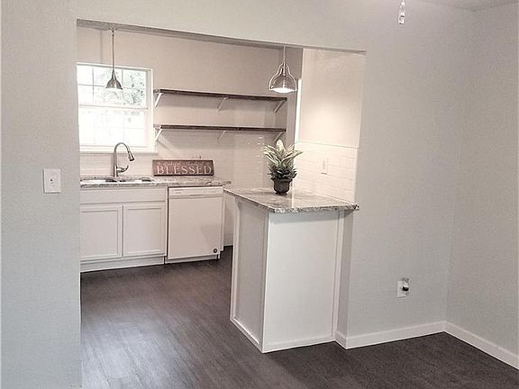 3rd image of 1817 Elm Dr