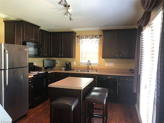 3rd image of 2708 Wild Poplar Way