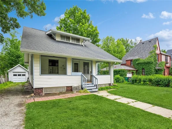 808 N B St, Indianola, IA 50125