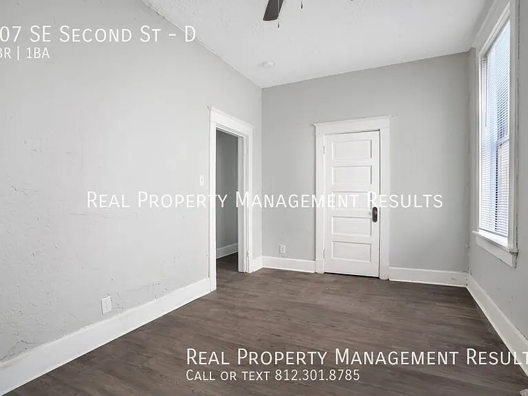 307 SE 2nd St #D — Photo 8