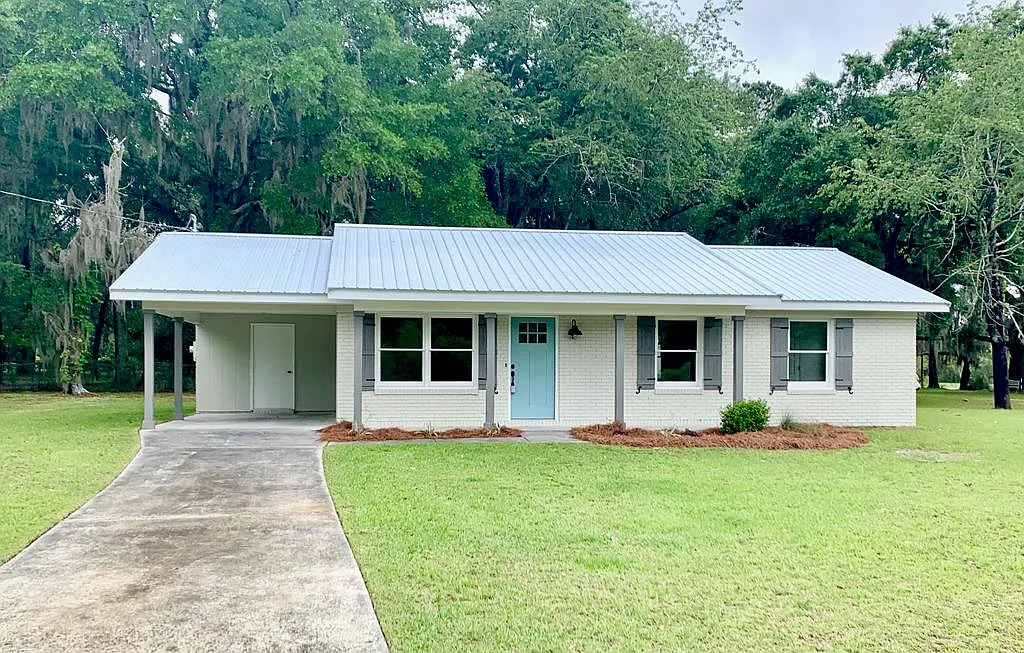 3 bed, 1.5 bath, 1201 sqft, $1,350 — Photo 1